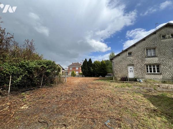 DOUX - Maison Type 4 d'environ 101m² à rénover sur parcelle de 885m²