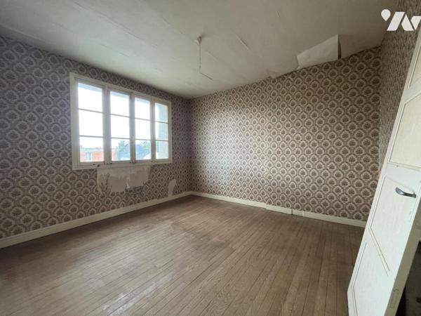 DOUX - Maison Type 4 d'environ 101m² à rénover sur parcelle de 885m²