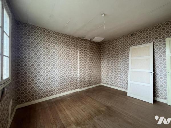 DOUX - Maison Type 4 d'environ 101m² à rénover sur parcelle de 885m²