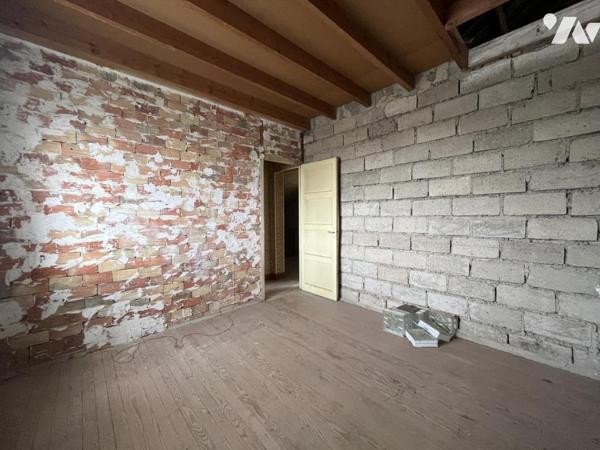 DOUX - Maison Type 4 d'environ 101m² à rénover sur parcelle de 885m²