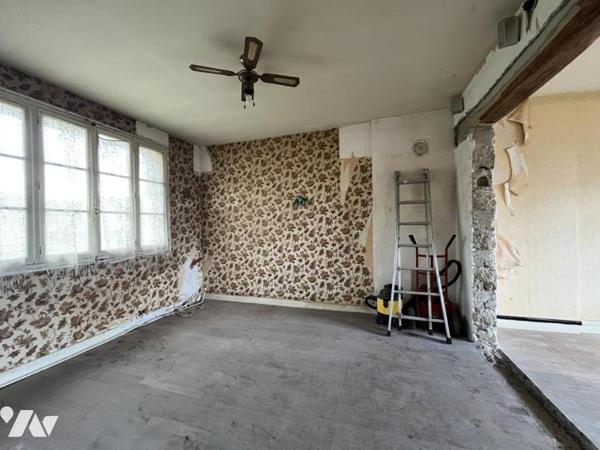 DOUX - Maison Type 4 d'environ 101m² à rénover sur parcelle de 885m²