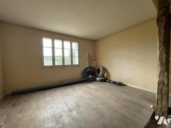 DOUX - Maison Type 4 d'environ 101m² à rénover sur parcelle de 885m²