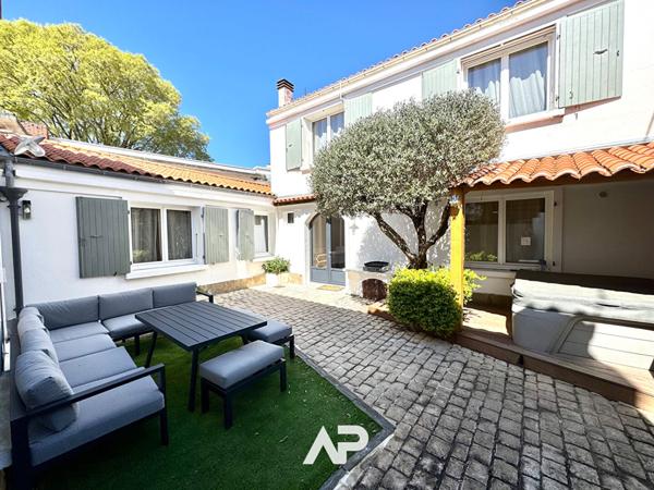 Maison 160m2 - La Rochelle centre ville €936 000 ** - Référence JH585ED2