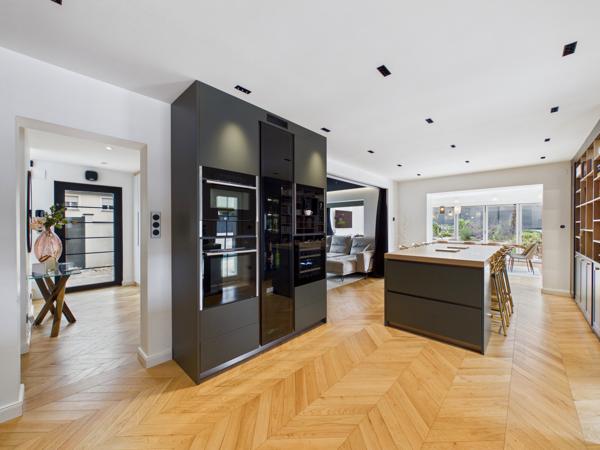 VILLA CONTEMPORAINE D'EXCEPTION   PRESTATIONS HAUT DE GAMME