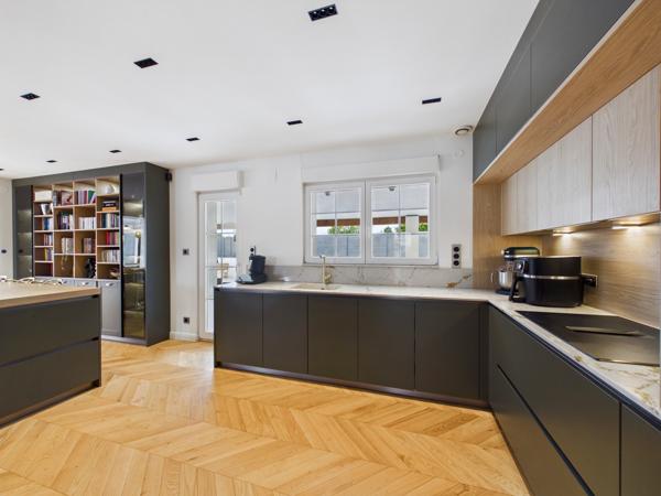 VILLA CONTEMPORAINE D'EXCEPTION   PRESTATIONS HAUT DE GAMME