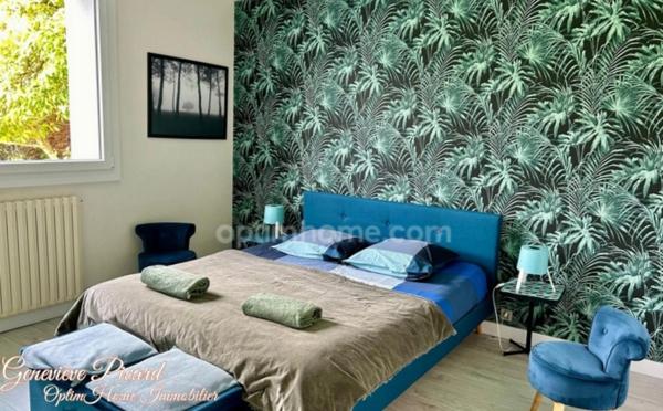 Propriété d'exception composée de quatre bâtisses harmonieusement intégrées dans leur environnement