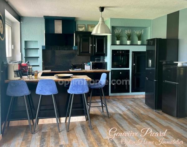 Propriété d'exception composée de quatre bâtisses harmonieusement intégrées dans leur environnement