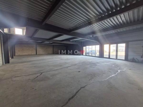 LOCAL 300M² DIVISIBLES FERRIERES D'AUNIS