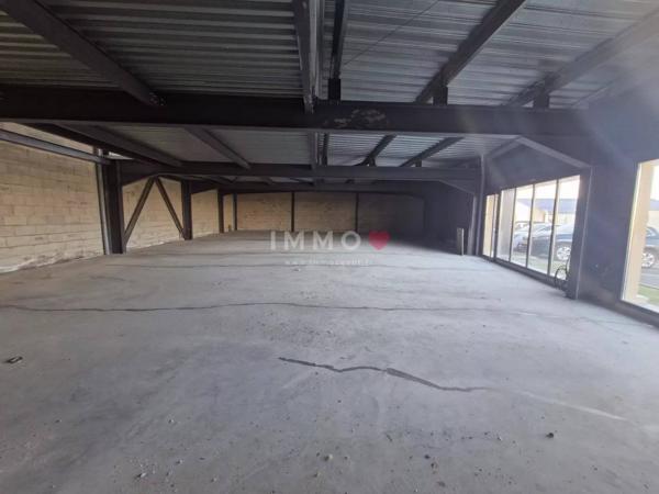 LOCAL 300M² DIVISIBLES FERRIERES D'AUNIS