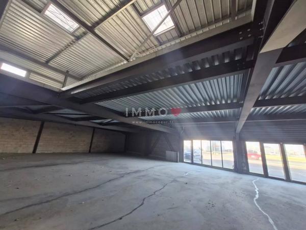 LOCAL 300M² DIVISIBLES FERRIERES D'AUNIS