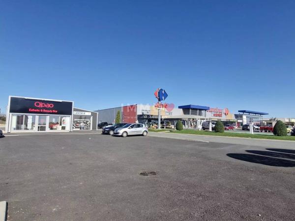 LOCAL 300M² DIVISIBLES FERRIERES D'AUNIS