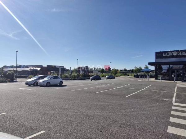LOCAL 300M² DIVISIBLES FERRIERES D'AUNIS