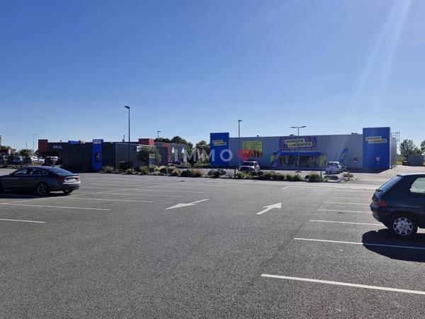 LOCAL 300M² DIVISIBLES FERRIERES D'AUNIS