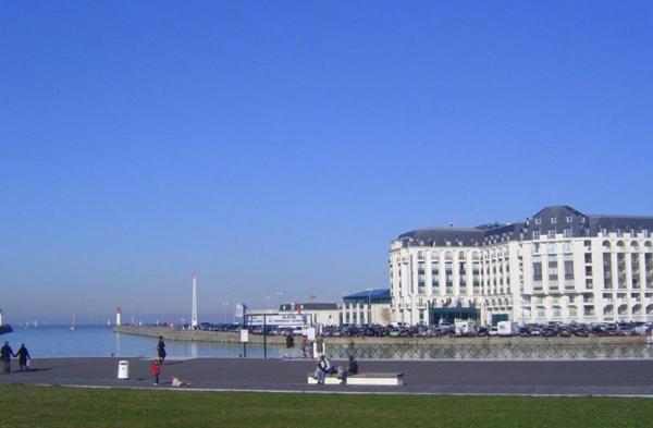 INVESTISSEMENT LOCATIF – TROUVILLE SUR MER – Résidence de tourisme SOWELL HÔTELS Le Beach - 5,05 % de rentabilité