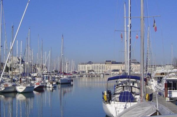 INVESTISSEMENT LOCATIF – TROUVILLE SUR MER – Résidence de tourisme SOWELL HÔTELS Le Beach - 5,05 % de rentabilité