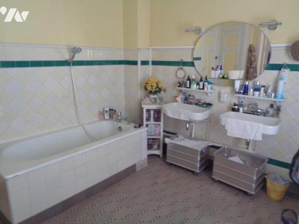 Maison de caractère de 305 m²  habitable en centre ville