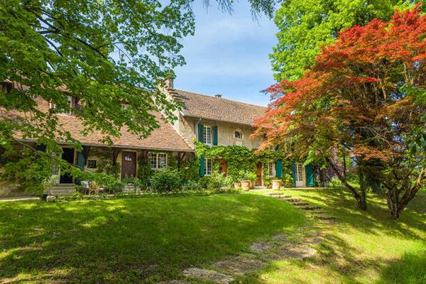 Maison de caractère à Peyrieu; Idéale chambres d'hôtes ou gîtes