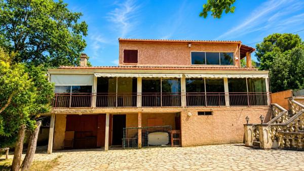 Vente                                                      Propriété
                        
                     7 pièces                      195 m2                     à Pourrières