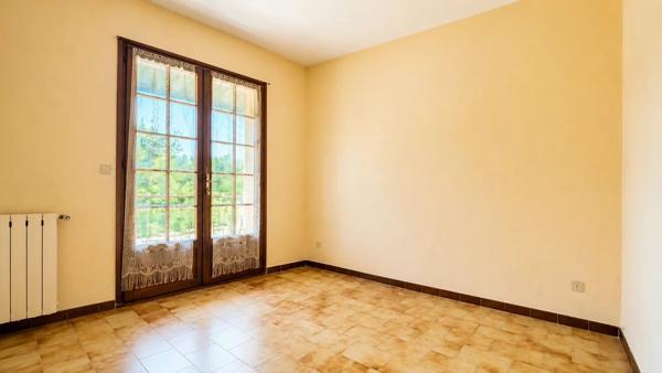 Vente                                                      Propriété
                        
                     7 pièces                      195 m2                     à Pourrières