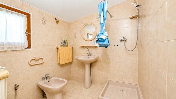 Vente                                                      Propriété
                        
                     7 pièces                      195 m2                     à Pourrières