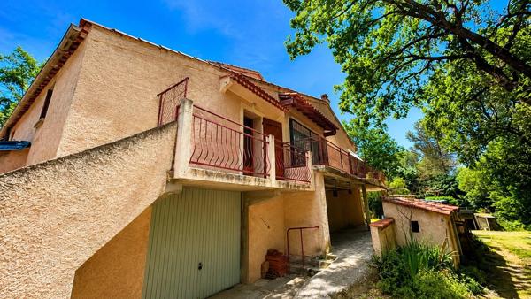 Vente                                                      Propriété
                        
                     7 pièces                      195 m2                     à Pourrières