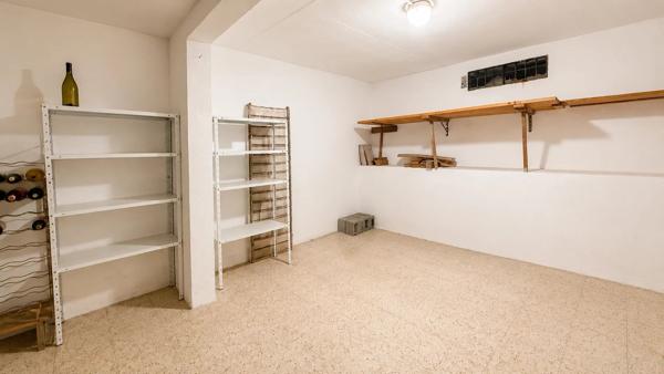 Vente                                                      Propriété
                        
                     7 pièces                      195 m2                     à Pourrières