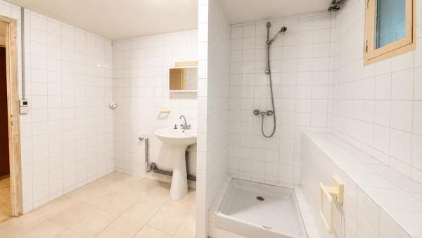 Vente                                                      Propriété
                        
                     7 pièces                      195 m2                     à Pourrières