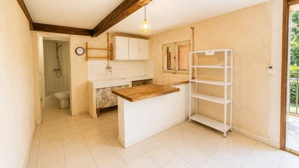 Vente                                                      Propriété
                        
                     7 pièces                      195 m2                     à Pourrières