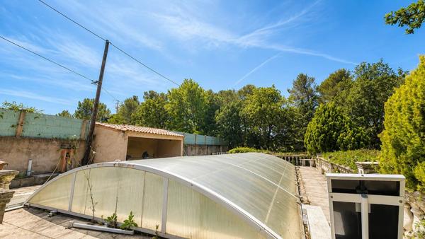 Vente                                                      Propriété
                        
                     7 pièces                      195 m2                     à Pourrières
