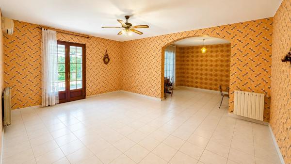 Vente                                                      Propriété
                        
                     7 pièces                      195 m2                     à Pourrières
