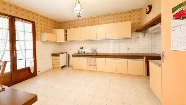 Vente                                                      Propriété
                        
                     7 pièces                      195 m2                     à Pourrières