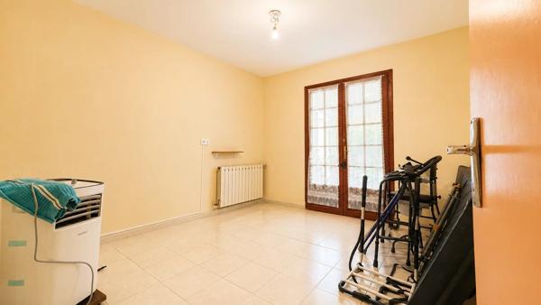 Vente                                                      Propriété
                        
                     7 pièces                      195 m2                     à Pourrières