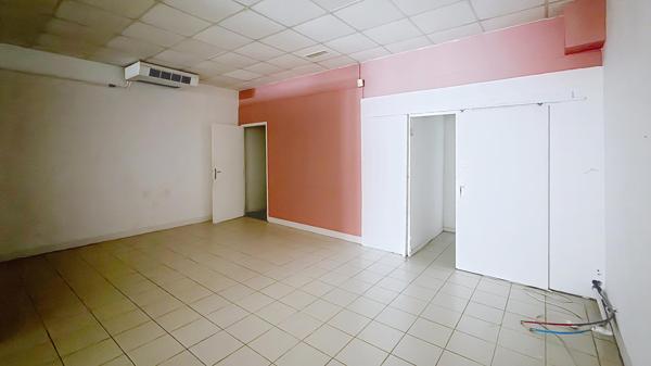 Local commercial 200 M2 + 3 Appartements