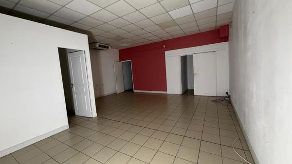 Local commercial 200 M2 + 3 Appartements