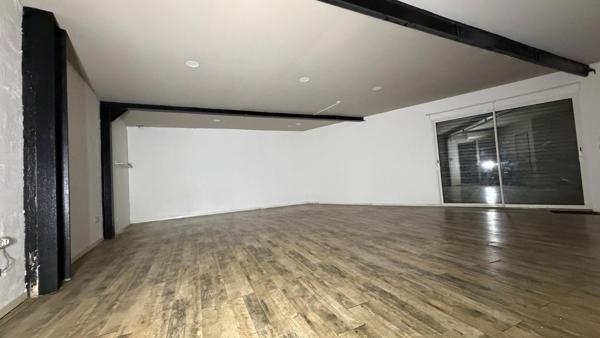 Local commercial 200 M2 + 3 Appartements