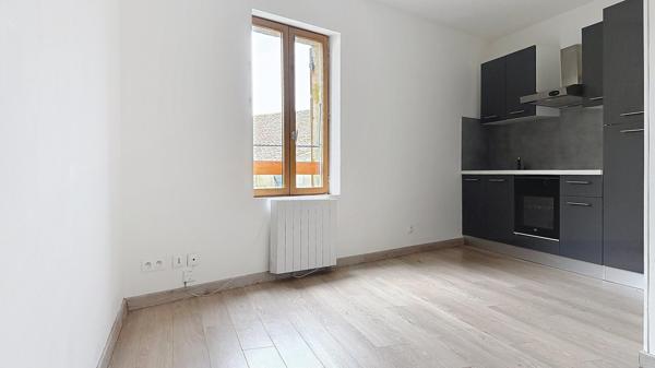 Local commercial 200 M2 + 3 Appartements
