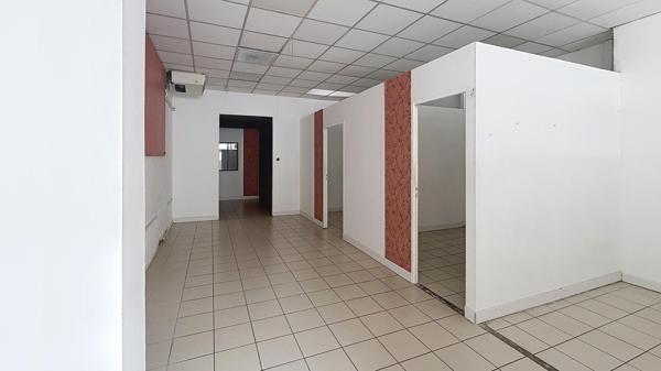 Local commercial 200 M2 + 3 Appartements