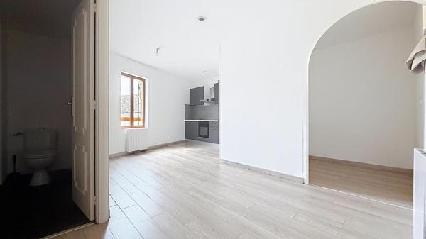 Local commercial 200 M2 + 3 Appartements