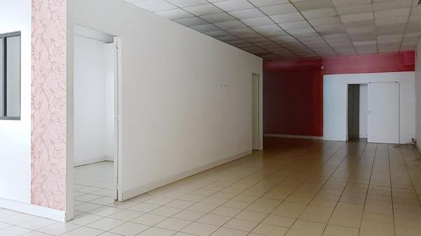Local commercial 200 M2 + 3 Appartements