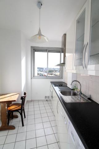 Centre-ville - proximité immédiate des commerces - RER B