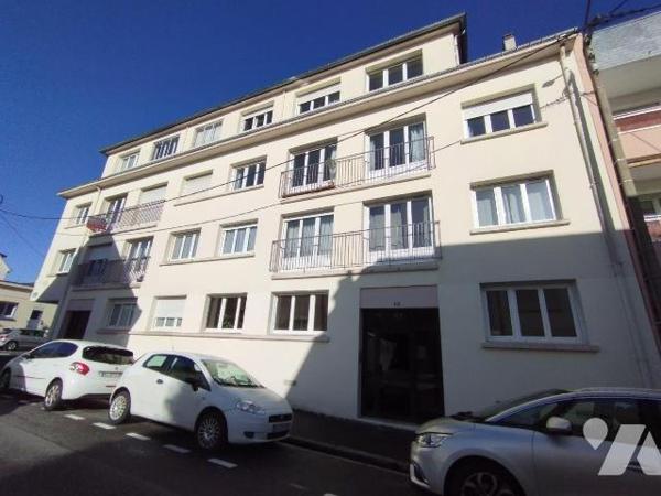 QUARTIER MERVILLE pour cet appartement situé au premier étage d'une copropriété datant des anné...