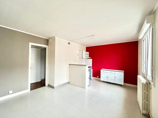 A VENDRE appartement Caen 2 pièce(s) 40.80 m2 - vendu libre - Ultra centre ville - cour intérieure - cave