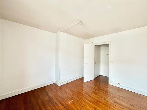 A VENDRE appartement Caen 2 pièce(s) 40.80 m2 - vendu libre - Ultra centre ville - cour intérieure - cave