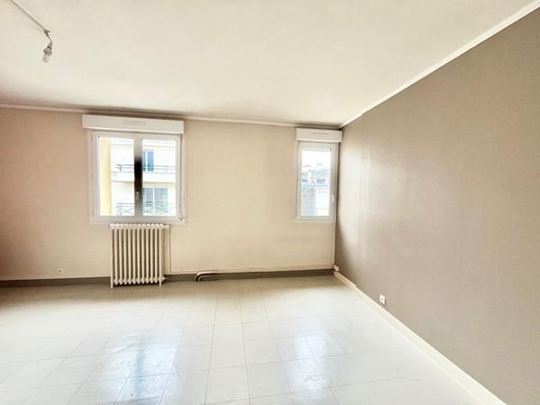A VENDRE appartement Caen 2 pièce(s) 40.80 m2 - vendu libre - Ultra centre ville - cour intérieure - cave
