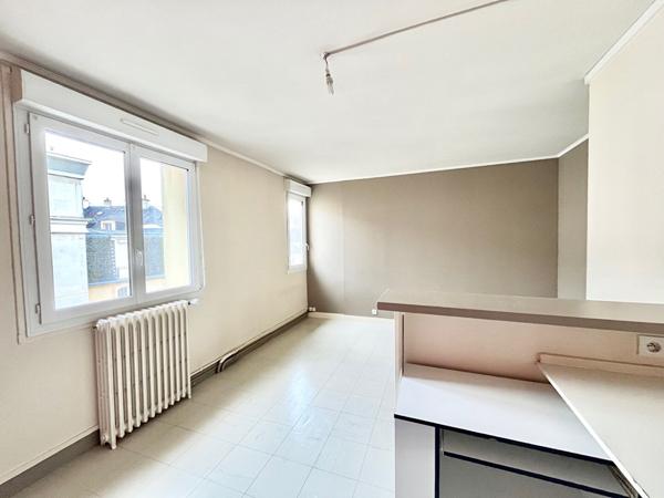 A VENDRE appartement Caen 2 pièce(s) 40.80 m2 - vendu libre - Ultra centre ville - cour intérieure - cave