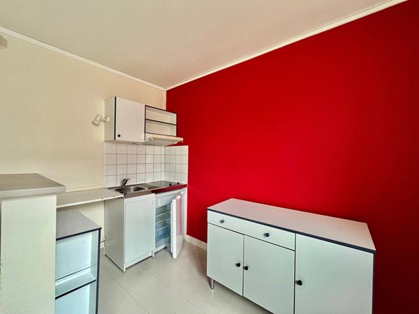 A VENDRE appartement Caen 2 pièce(s) 40.80 m2 - vendu libre - Ultra centre ville - cour intérieure - cave