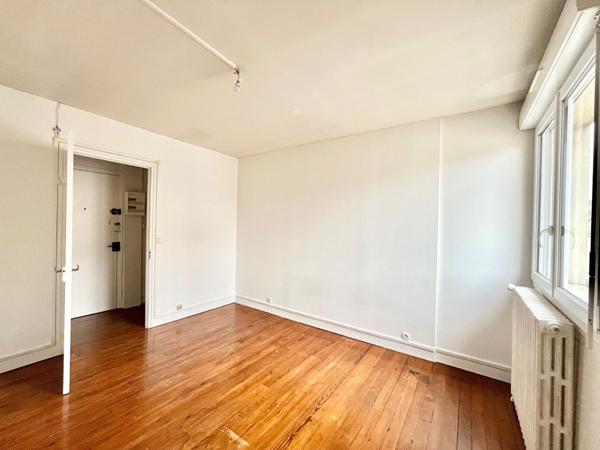 A VENDRE appartement Caen 2 pièce(s) 40.80 m2 - vendu libre - Ultra centre ville - cour intérieure - cave