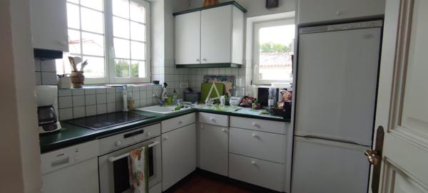 A 15 mn des plages, au coeur d'un des plus jolis village de Vendée, maison de charme rénovée avec soin.