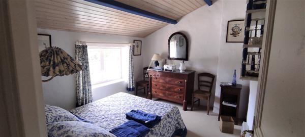 A 15 mn des plages, au coeur d'un des plus jolis village de Vendée, maison de charme rénovée avec soin.