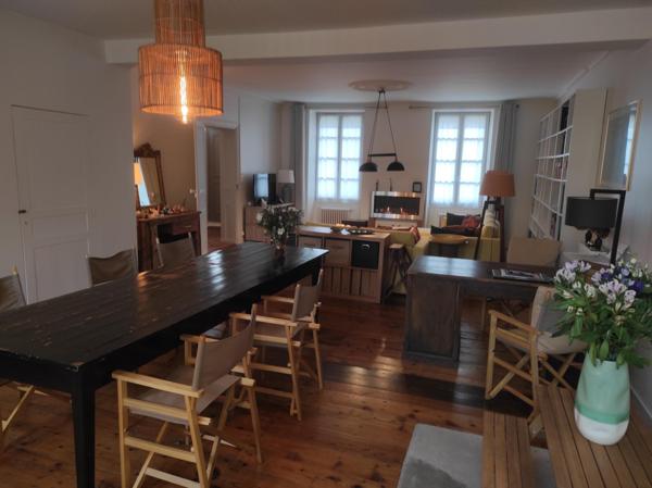 Maison à SAINT-JEAN-D'ANGELY, 17400 - 5 pièces 219m²